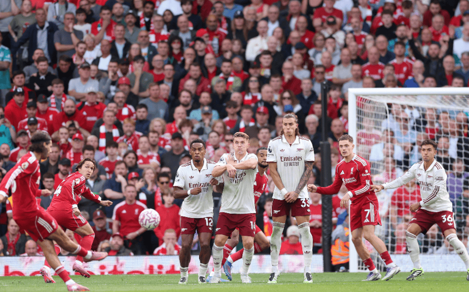 巴萨严打黄牛，追捕323起法兰克福球迷转售案件！（巴萨重拳整治黄牛，追查法兰克福球迷323起转售案）