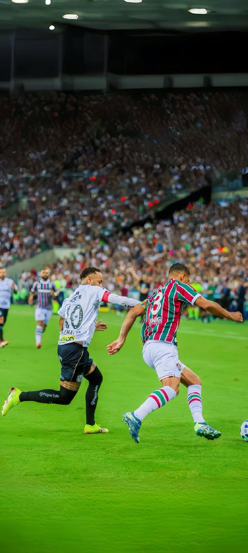 足球巴萨新星闪耀西甲，媒体：未来属于他（巴萨新星西甲大放异彩，媒体称他的时代已来）