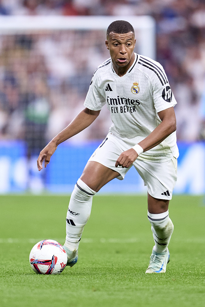 囧叔向裁判施压后染红，罗基：容忍这种行为问题会越来越严重（囧叔施压裁判遭红牌驱逐，罗基警告：纵容此类行为只会让问题愈演愈烈）