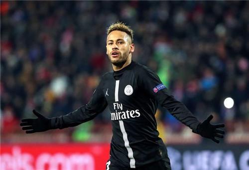 从手足无措到游刃有余，齐达内在公园学着踢毽子（齐达内在公园学踢毽子：从笨拙到娴熟）