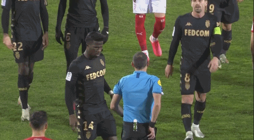 雄鹿官方：AJ·格林左肩挫伤，本场对阵76人不会回归（雄鹿官宣：AJ·格林左肩挫伤，今日战76人缺席剩余比赛）