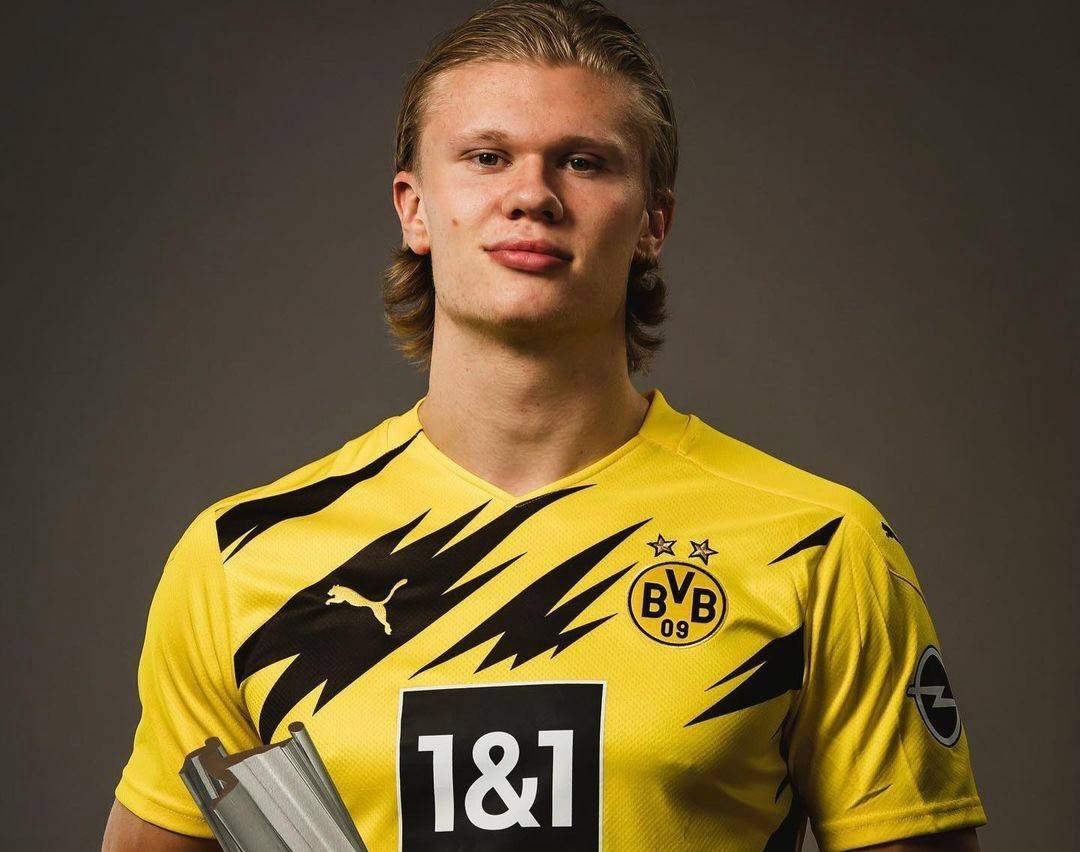 TA：贝隆因指示球员在赛前列队礼中背对对手被禁足6个月（TA：因要求球员在赛前列队背对对手，贝隆被禁赛半年）