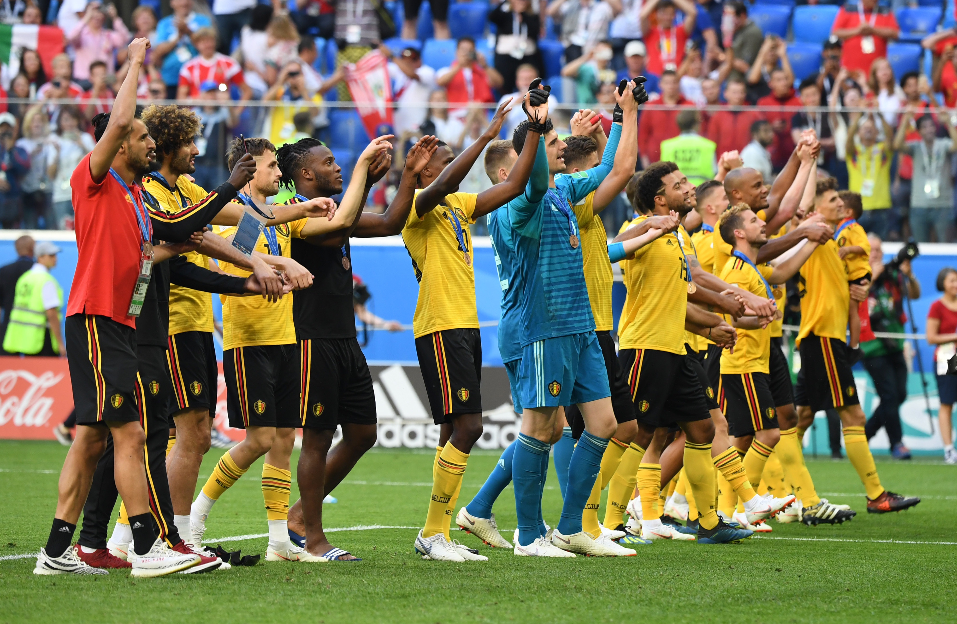 西甲：皇马客场2-2战平比利亚雷亚尔（西甲-皇马客场2-2与比利亚雷亚尔握手言和）